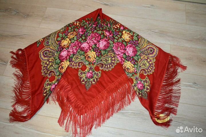 Платок с расцветкой павловопосадский платок