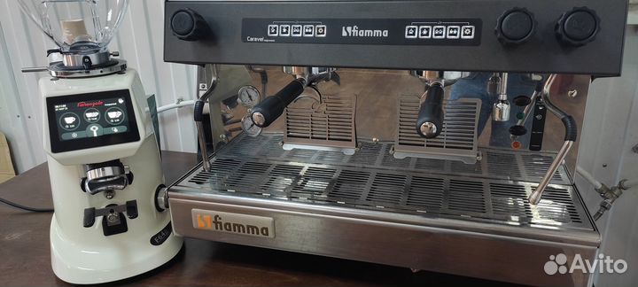 Кофемашина рожковая и профессиональная кофемолка