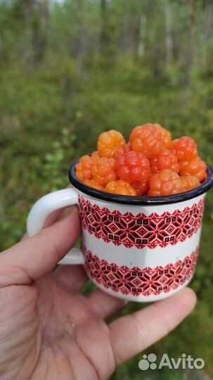 Ягоды морошки в собственном соку