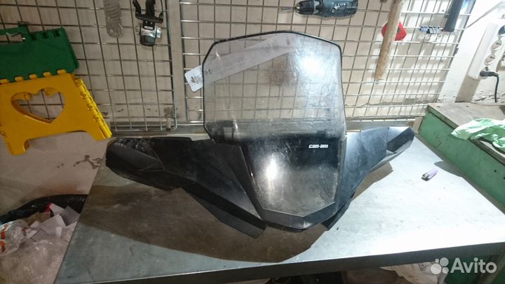 Щиток ветровой BRP со стеклом среднего размера