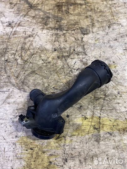 Патрубок системы охлаждения Mercedes-Benz E-Class