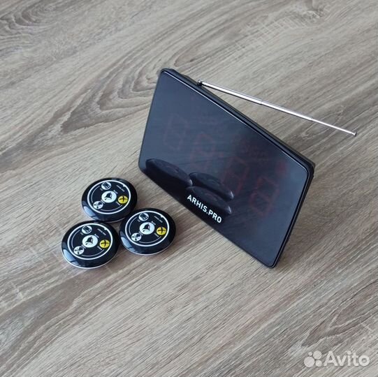 Кнопка вызова официанта или медсестры и табло