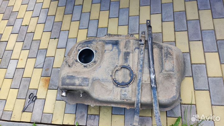 Бензобак на Mitsubishi Outlander 2022