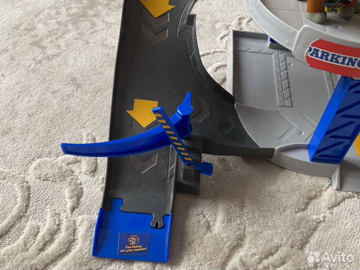 Трек,база Щенячий патруль и два щенка