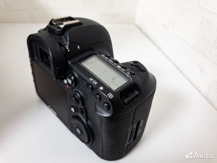 Canon 5D mark iv + EF 24 1.4ll