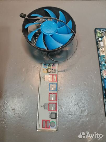 Материнская плата с процессором и памятью