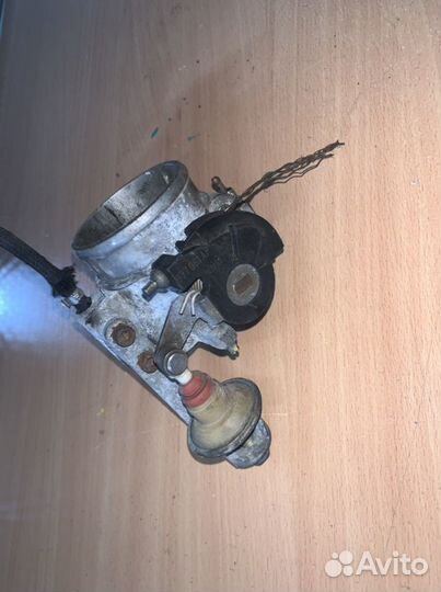 Дроссельная заслонка vw Passat b4 2.0