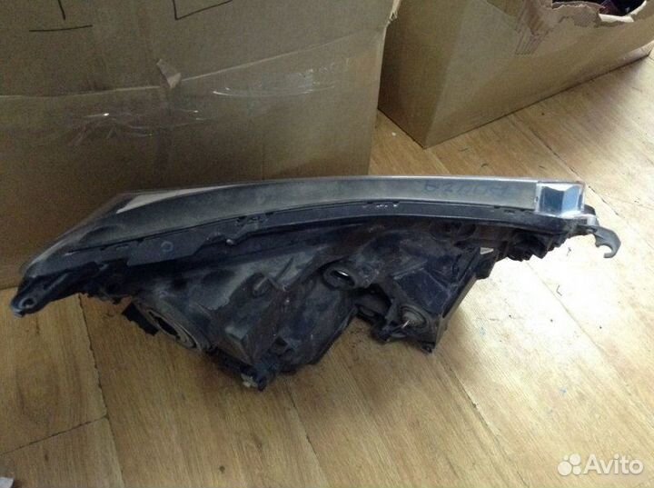 Фара левая Toyota Rav4