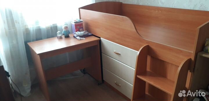 Продам детскую кровать б/у