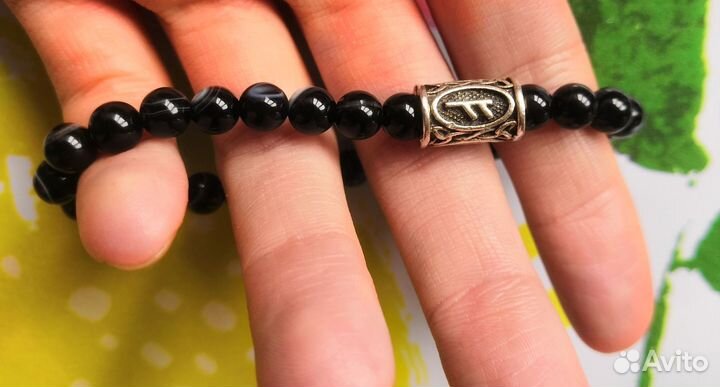 Браслет из натуральных камней и Руной Феху
