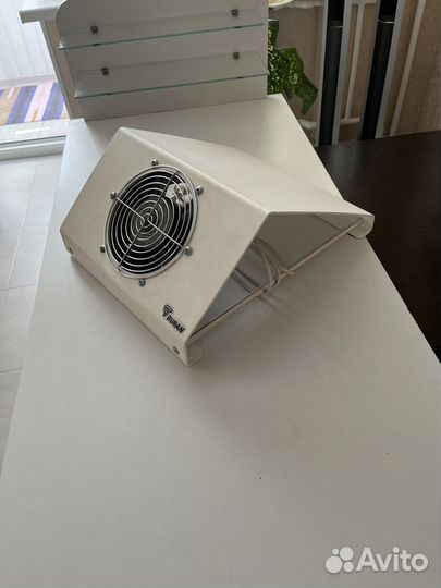 Buran Профессиональная вытяжка для маникюра