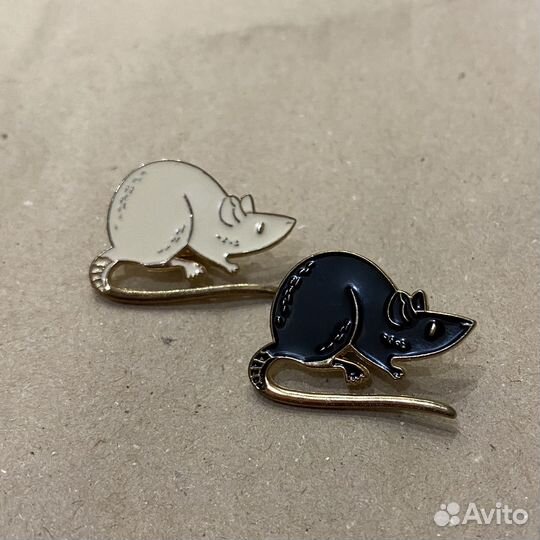 Значок (пин)