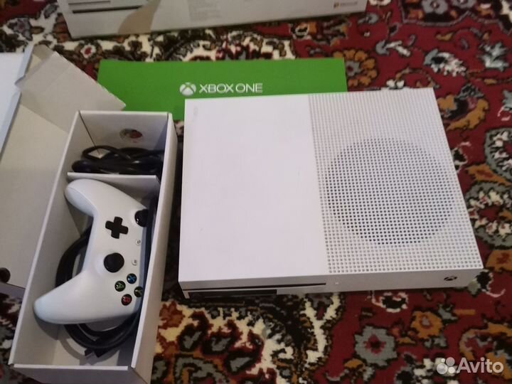 Xbox One s 500, 1000 gb 350 игр