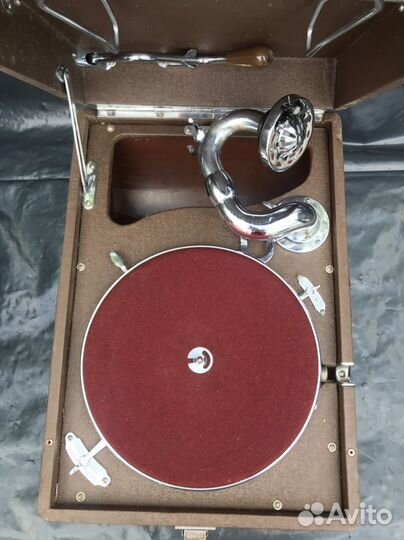 Патефон завода Молот