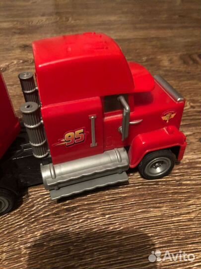 Молния Маквин и Мак тачки