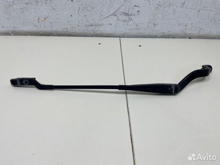 Поводок стеклоочистителя передний правый Ford