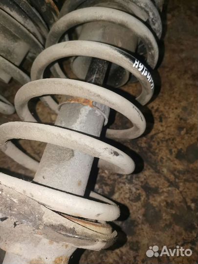 Передние стойки в сборе Daewoo Nubira 2