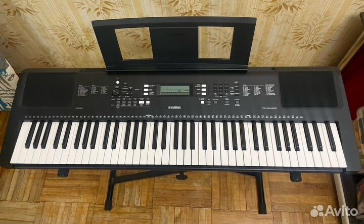 Почти новый Синтезатор yamaha psr ew310