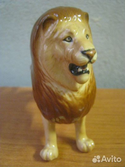 Фарфоровая cтатуэтка 