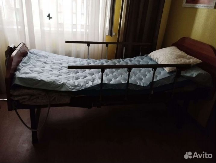 Кровать и противопролежневый матрас