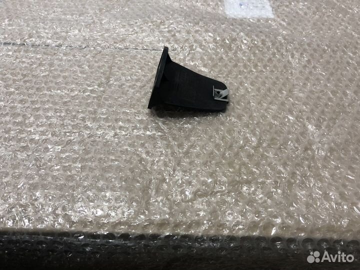 Кронштейн обшивки передней двери audi q7