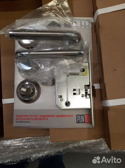 Установка ручек, врезка замков