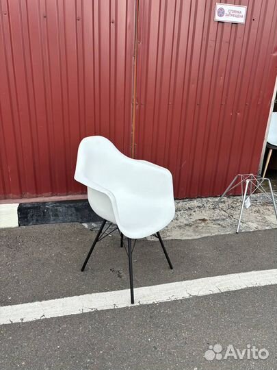 Новые стулья с подлокотниками