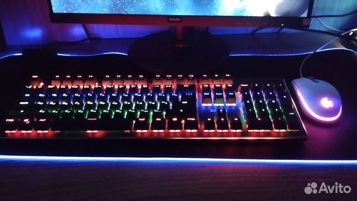 Игровая механическая клавиатура с подсветкой