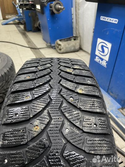 Bridgestone Blizzak Spike-01 225/65 R17