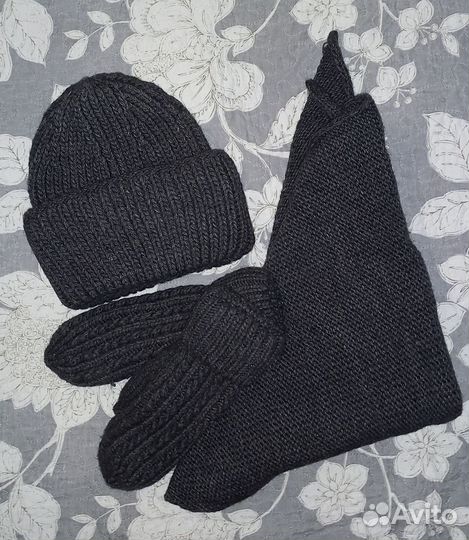 Вязаный зимний комплект шапка, платок, варежки
