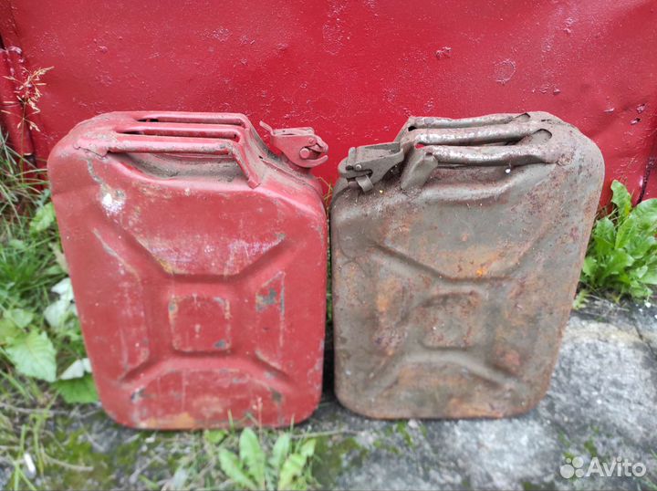 Канистры металлические 20 литров