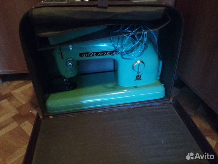 Электрическая швейная машина