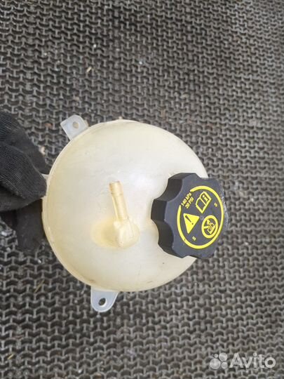 Бачок расширительный Cadillac XT5, 2018