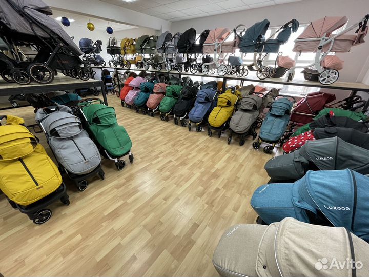 Прогулочная коляска новая