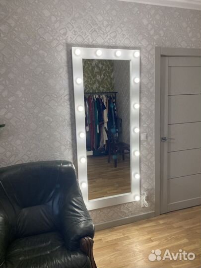 Гримерное Зеркало с лампочками