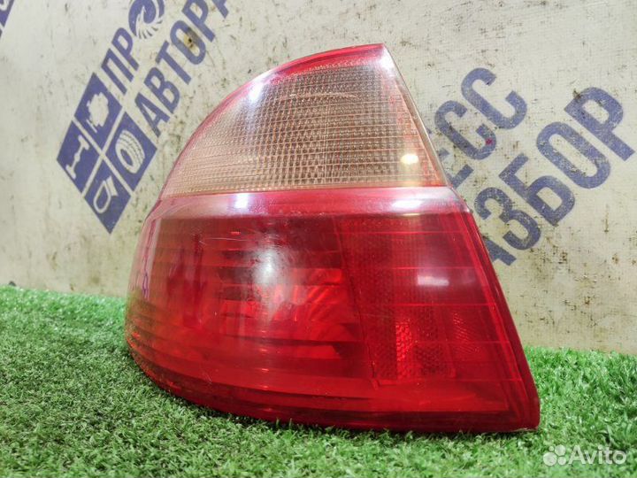 Фонарь задний левый Toyota Avensis универсал 1.8