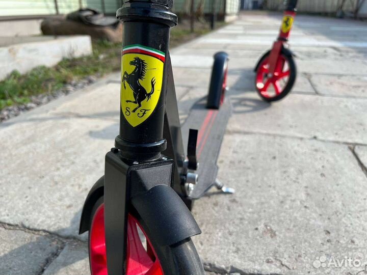Самокат ferrari