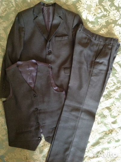 Костюм школьный тройка