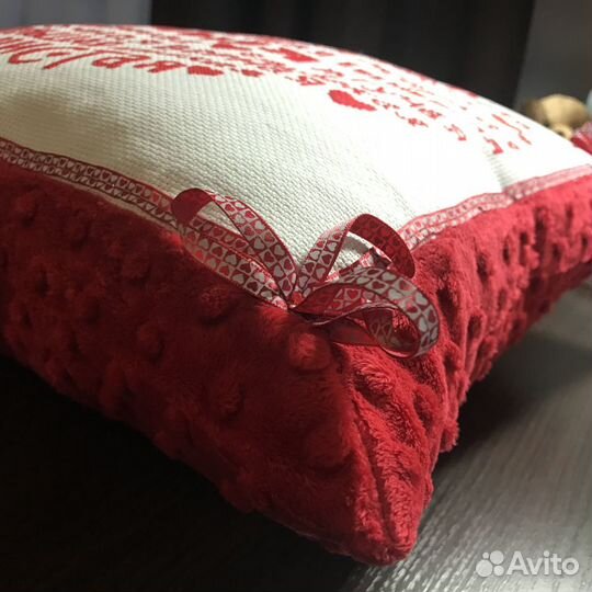 Подушка с вышивкой крестом (ручная работа)