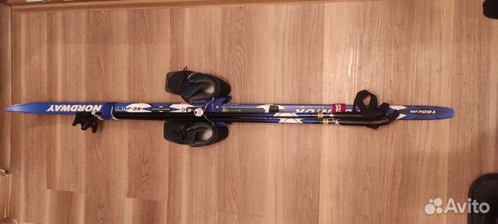 Лыжи 160 см с палками и ботинками 35 размера