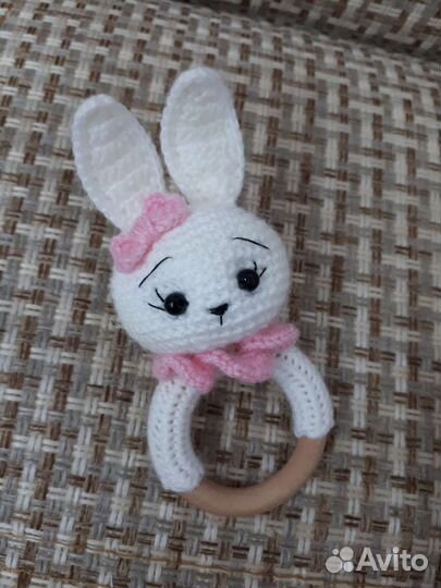 Погремушка прорезыватель вязаная