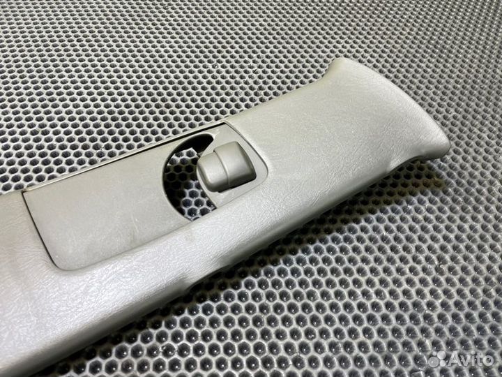 Обшивка стойки прав. Toyota Land Cruiser Prado