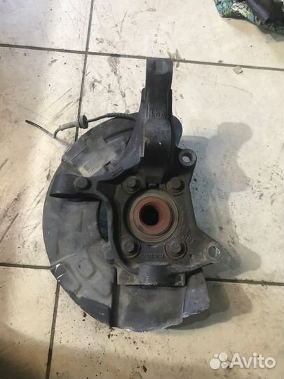 Поворотный кулак лев. перед. Volvo XC90