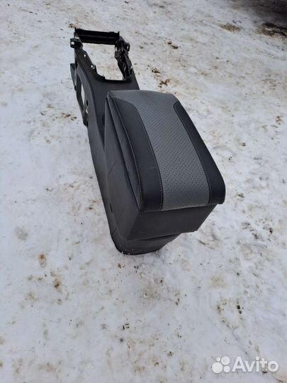 Подлокотник opel astra j