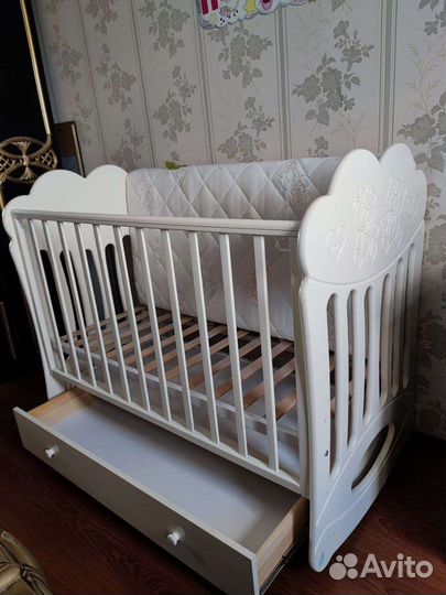 Детская кровать из бука с маятником + матрас