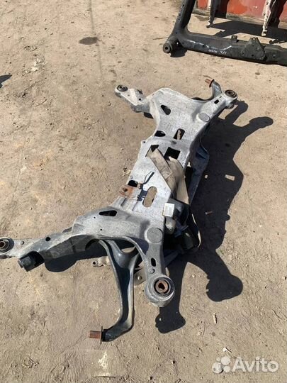 Подрамник задний XC70 V70 Вольво S60 S80