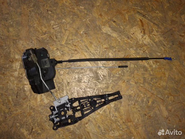 Замок двери передний левый Chevrolet Cruze Седан