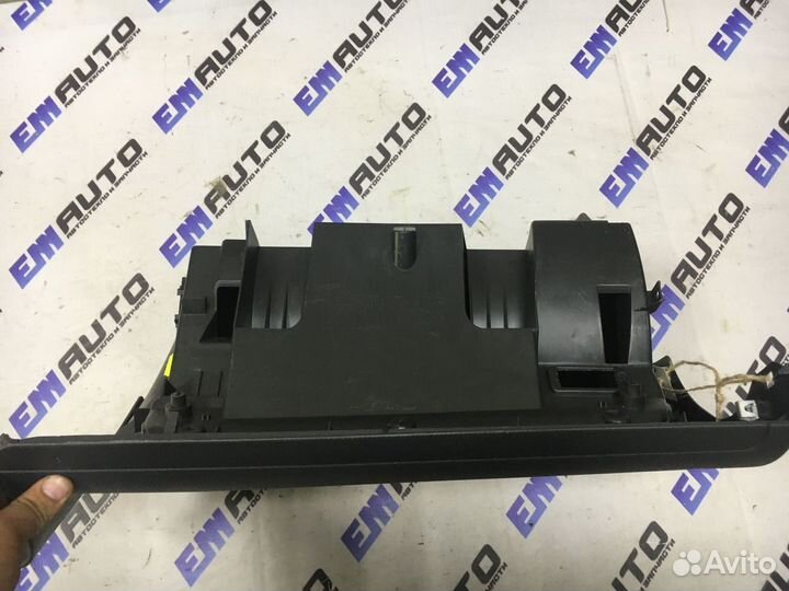 Бардачок Фольксваген Гольф 5