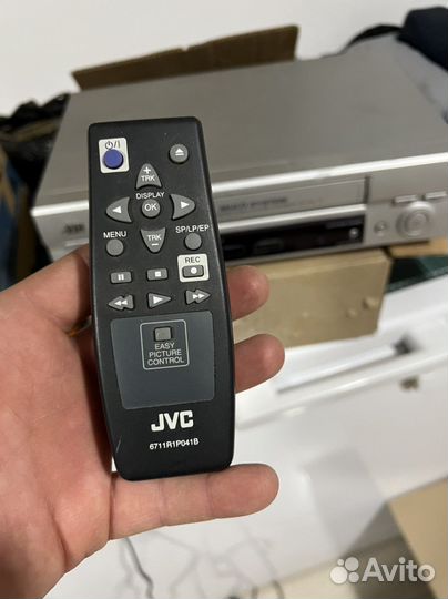 Видеомагнитофон касетный JVC