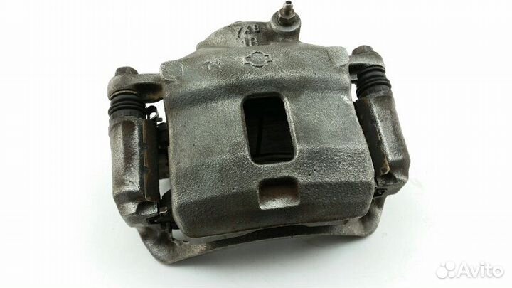 Суппорт передний правый Nissan Serena KBC23 SR20